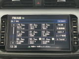 FMラジオの放送局が一覧で表示され、周波数や選局内容を確認しやすい画面です。よく聴く局を選びやすく、通勤やお出かけの移動時間にも便利にお使いいただけます。