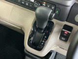 発進時から滑らかに加速する無段階変速のCVTはストップ&ゴーの多い街の中も快適です