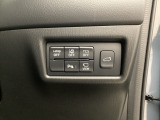 各種機能の切替スイッチは運転席パネル下に集約されています。任意で切り替え可能なため状況に合わせてお使いください。
