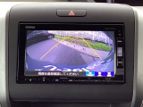 バックモニター付きで、車庫入れやバック時の後方確認をしっかりサポート。モニターに映し出される映像で死角も確認しやすく、狭い場所での駐車や後退時の操作をより安心して行えます。