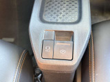 運転席操作部の写真です!席から操作しやすい位置に配置されており、快適な運転の強い味方となってくれます。ぜひ来場して、実際に触ってみてください♪