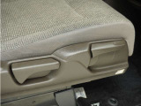 ◆シートハイトアジャスター◆運転席を上下に高さ調節ができます!運転ポジションを体格に合わせてシート調整できます。