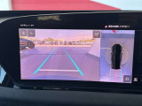 ●リアビューカメラ『入車経路を算出し、ガイドラインと補助線をディスプレイに表示します。同時にバンパーに内蔵のセンサーが障害物を感知し音で注意を促します。後方の死角も安心していただけます。』
