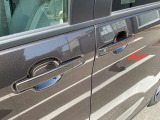 オートスライドドアは、運転席前にあるスイッチの操作でもオート開閉ができ、とても便利です。