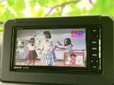 停車時にテレビを視聴できるエンターテイメント機能。移動時間を有効活用し、快適なひとときを演出します。