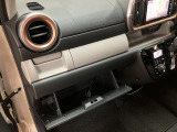 豊富な収納スペースで車内をスッキリお使いいただけますよ♪