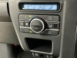 【オートエアコン】AUTOボタンを押してお好みの温度を設定!快適な室温でドライブをお楽しみいただけます♪
