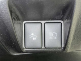 オートマチックハイビームとは、先行車や対向車のライトを認識し、ハイビームとロービームを自動で切り替える機能です。夜道の視界を確保します。詳細は販売店スタッフまでおたずねください。
