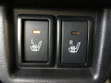 運転席・助手席はシートヒーター付き。ハンドルヒーターも装着。