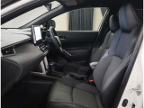 運転席助手席はゆとりがあります★ 足元も大変広々しております。