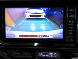 バックカメラの画像です。ガイドラインがスムースな車庫入れをサポートいたします。車庫入れの安心感がアップしますね。