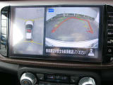 まるで上空から見下ろしているような感じで駐車が楽にできるインテリジェントアラウンドビューモニター