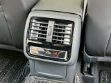 【3ゾーンフルオートエアコン】運転席側・助手席側・後席の3か所それぞれのエアコンの温度調整が可能です!乗る人すべてに快適に過ごしていただける機能です♪