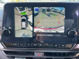 【アラウンドビューモニター】周囲を見渡せる映像で、スムースな駐車をサポートします
