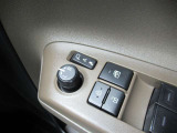 駐車時や狭い道でのすれ違い時に気を使うミラー。電動格納式ドアミラーはそんな時に便利です。