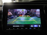 バックカメラの画像です。ガイドラインがスムースな車庫入れをサポートいたします。車庫入れの安心感がアップしますね。