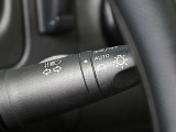 オートライトはトンネルの続く道路等でも便利です。アダプティブハイビーム機能もついています。