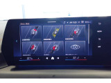 クルマの頭脳ともいえる、管理システム、iDrive。ナビだけではなく、オーディオ操作や車両情報の表示などをコントロールできます。便利さと安全性の向上にも繋がっています。