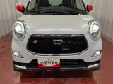 フロントフェイス(ヘッドランプ点灯時)