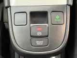 電子制御パーキングブレーキは信号待ちでも便利。いつもより運転がラクになるはずです。
