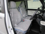 白を基調とした車内は爽やかで開放的