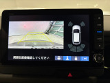 後退時に車両の後ろ側をモニター画面に表示します。車庫入れが苦手な人もこれで安心♪