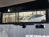 [スマートルームミラー]車両後方をミラーに映し出すため、悪天候の時でも視界は良好♪