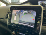 空から見たような映像で駐車ができるアラウンドビューモニター。ひと目でわかるセンサーに前後の衝突被害軽減ブレーキ付き。