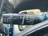 【オートワイパー(AUTO)】雨が降り出した時に、雨滴検出用センサー(レインセンサー)が雨滴を感知すると、自動でワイパーが動作します。