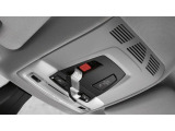 BMW自動車保険にご加入のお客様が万一事故にあわれた際など、24時間365日BMW SOSコールセンターへ音声接続できます。※BMW SOSコールはBMWコネクテッド・ドライブが装備されている車両に限ります。