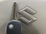 【キーレス】少し離れた場所からでもボタン一つでドアの開錠・施錠ができるのでとっても便利!ドアの鍵穴周りに傷をつけることもありません♪