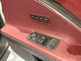 運転席シートは3名分メモリー登録ができます。