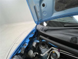 ボンネットの右側のヒンジ部分!見えないところもキレイになっています!