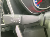 レバーにはワイパーに関する表示がまとまり、運転席から設定位置を確認しやすい設計です。雨天時など、天候に応じた操作を行う際にも使いやすい位置にあります。