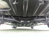 納車前にお車を持ち上げて入念に点検いたします。