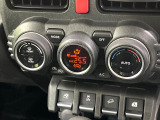 【オートエアコン】一度お好みの温度に設定すれば、車内の温度を検知し風量や温度を自動で調整。暑い&hellip;寒い&hellip;と何度もスイッチ操作をする必要はありません。快適な車内空間には必須の機能ですね♪