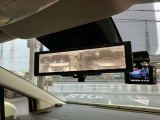 悪天候や荷物で後方の確認がしにくい時もミラーに映像で映してくれるインテリジェントルームミラーです。