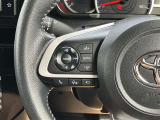 ステアリングスイッチ付きで運転中、前方から目線をそらすことなく、オーディオ等の操作が可能です!