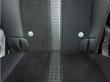 ◆ISOFIX◆シートベルトいらずでチャイルドシートと固定金具を連結するだけでガッチリ固定できます。