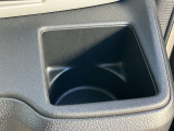 運転席にはドリンクホルダー装備☆
