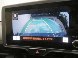 車両後方の映像を映すバックモニター。進路を確認しながら安全に車庫入れできます。