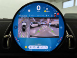 パノラミックビューモニター装備の為に上から見下ろしたような視点で360度クルマの周囲を確認することができます