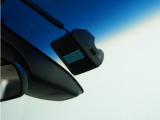 ◆ドライブレコーダー◆映像・音声などを記録する自動車用の装置です。 もしもの事故の際の記録はもちろん、旅行の際の思い出としてドライブの映像を楽しむことができます。