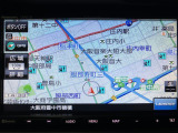 1年間走行距離無制限保証付き/ナビゲーション/ETC/前席パワーウインドー/LEDヘッドライト/スモークガラス/キーレスエントリー/スマートアシスト/アイドリングストップ/オートマチックハイビーム