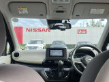 視界広々で運転しやすいインパネ