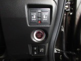 両側電動スライドドア。荷物で手が塞がる時など簡単にドアの開閉が出来ます。視認性もよく操作しやすいインパネ回りのスイッチ類です。