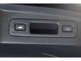 ☆電動リアゲート☆荷物で両手が塞がっていてもワンタッチボタンでリアテールゲートを自動で開閉できます。