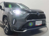 高輝度で点灯速度が速く、しかも消費電力の少ないLEDヘッドライトが装備されています!LEDの明るい光が走行中の視界の確保をサポートして、夜のドライブがより楽しく安全に運転できます♪