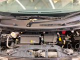 エンジンルームもクリーニング済みできれいですよ。日産の整備士がしっかりと丁寧に点検していますので安心してお乗りいただけます