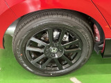純正アルミホイールです。足元が引き立つので、車全体のイメージがアップしますよ!